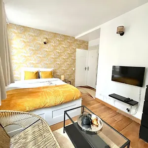 Cosy In The Marais District Apartment
