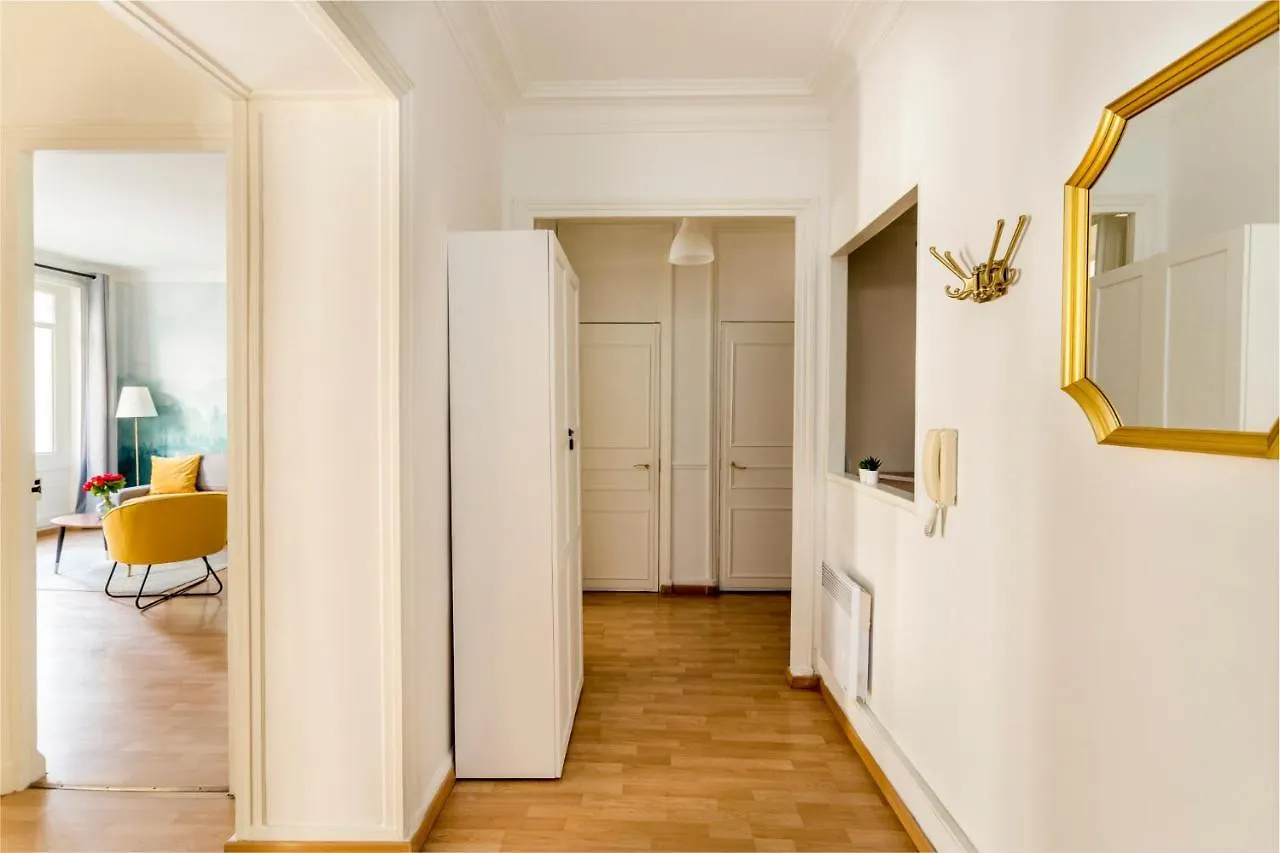 Cozy Apartment - Champs Elysees - Mollien Paris France