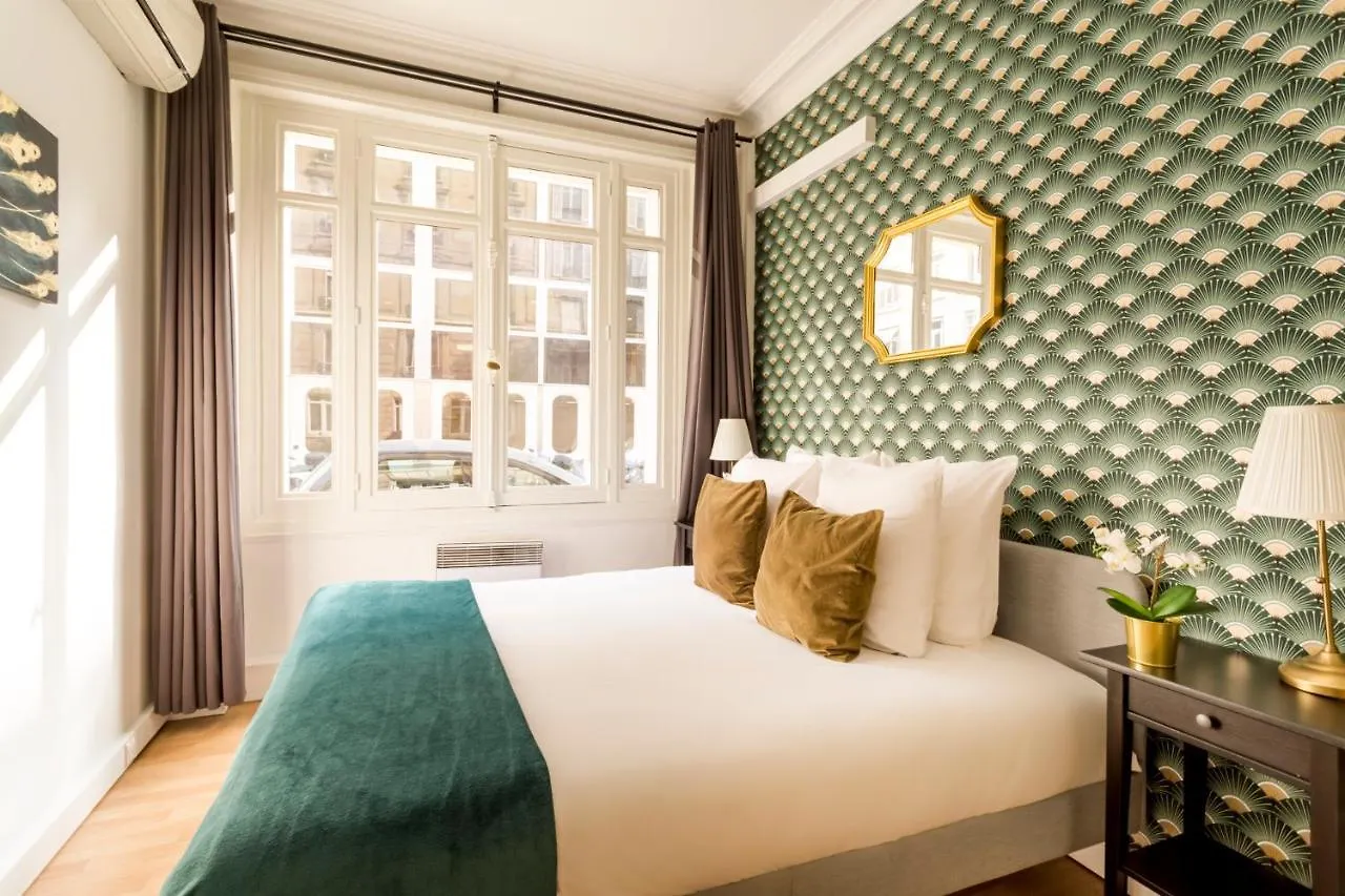 Cozy Apartment - Champs Elysees - Mollien Paris France