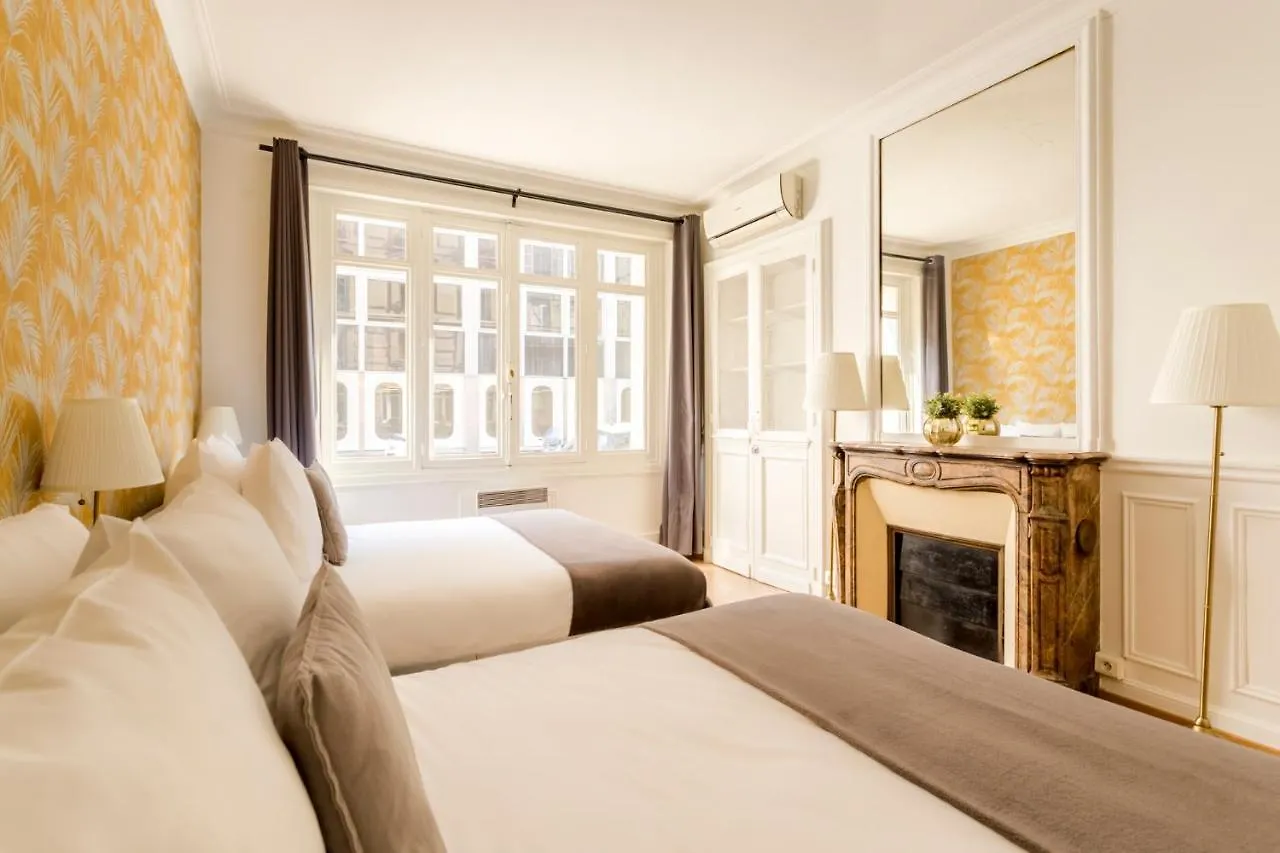 Cozy Apartment - Champs Elysees - Mollien Paris France